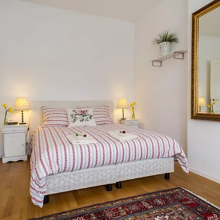 Acca Apartment *